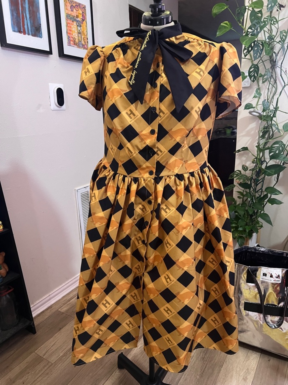Harry Potter Hufflepuff Women’s Gold & Black Check Plaid Bow-Accent Casual Dress
